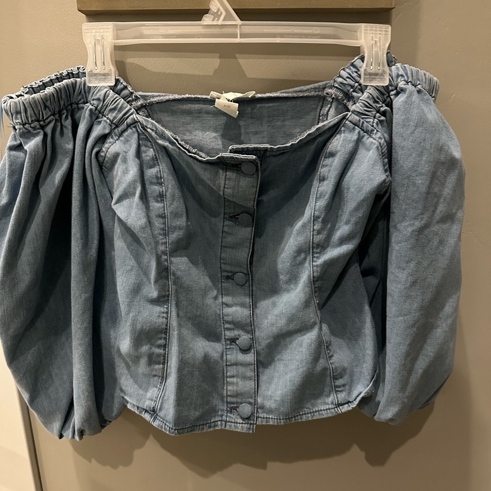 Off-Shoulder Blouse. USED - in excellent condition. No stains or flaws!